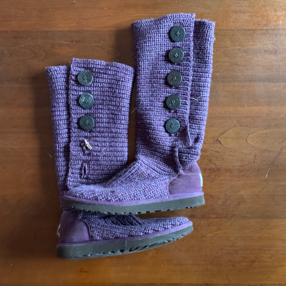 Ugg Classic Cardy Button, size 6